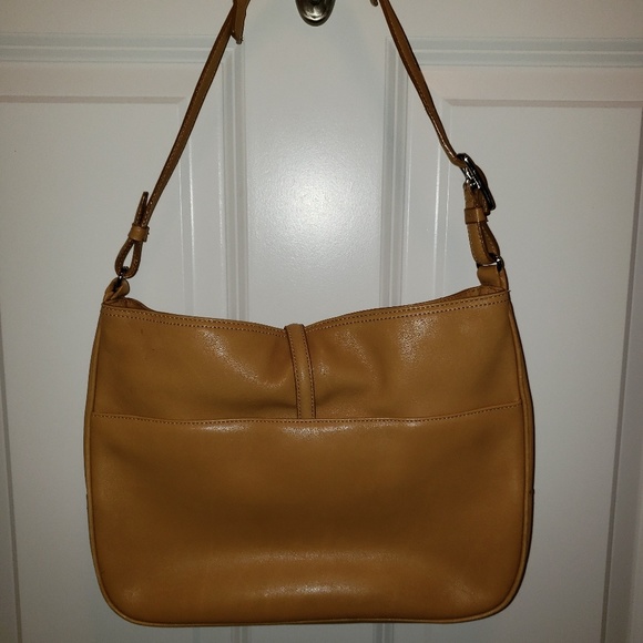 Coach shoulder purse - Picture 2 of 6